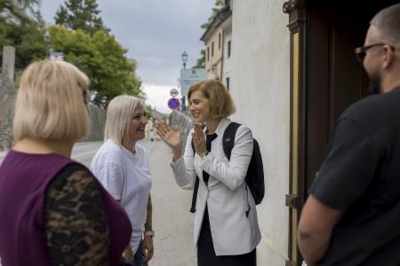 Kamniško mestno središče z novim utripom – sprehod z županom po pop-up izložbah in obisk novih podjetnikov  (42)